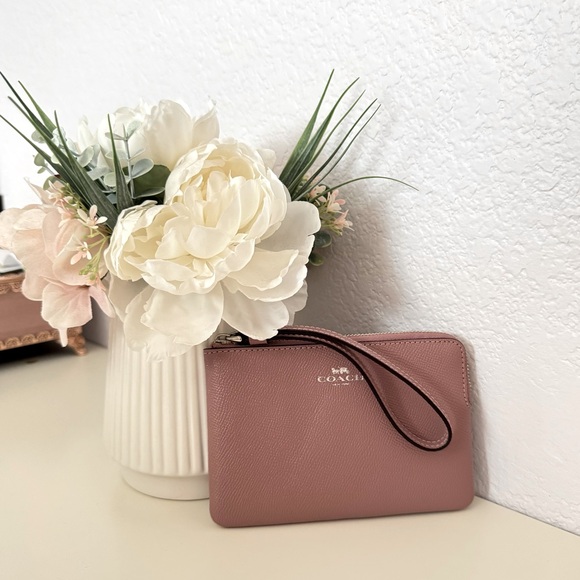 Coach Pink Mauve Wristlet - Picture 1 of 4